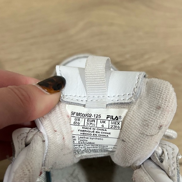 fila white sneakers size 6.5 - Picture 3 of 4